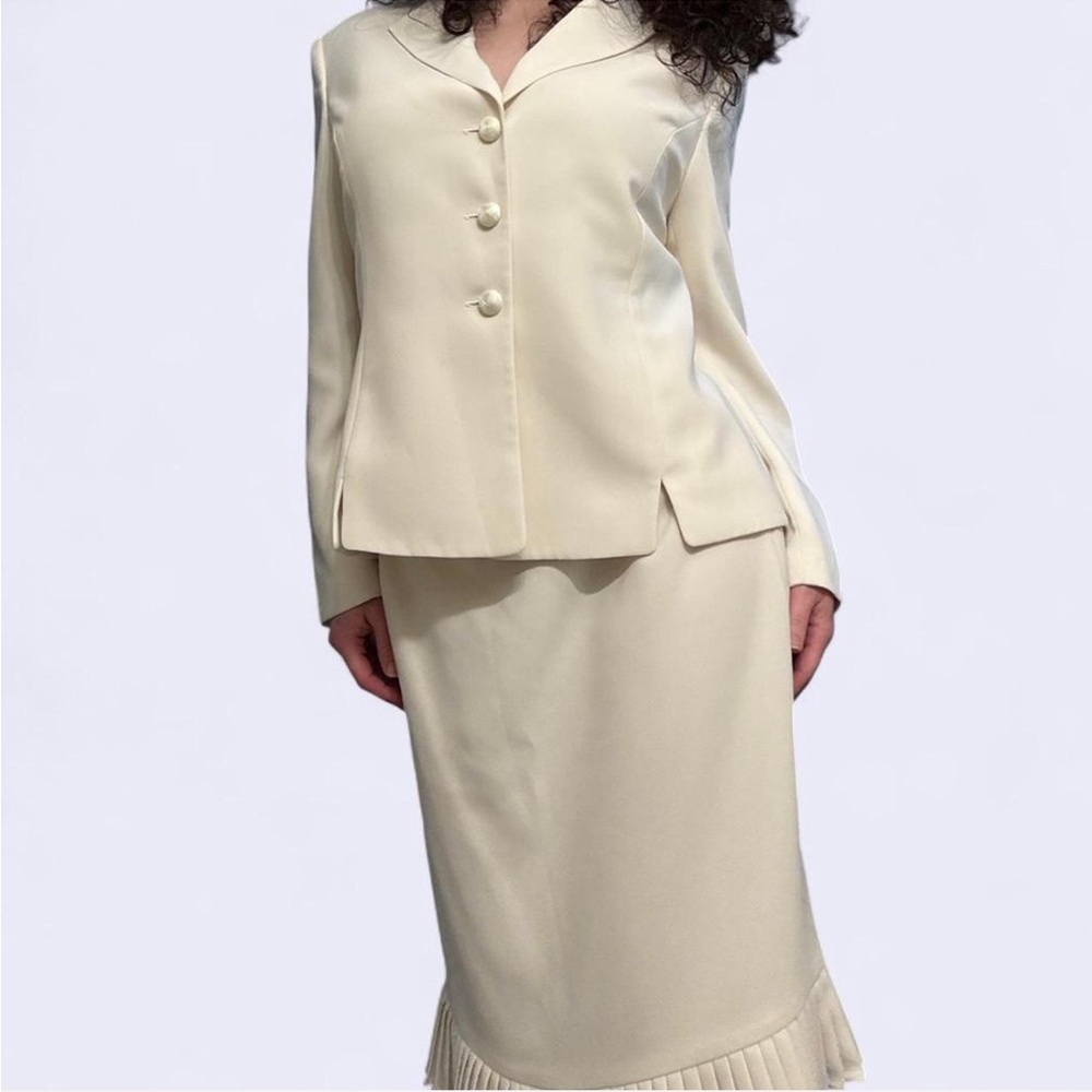 Le Suit Petite Vintage Cream Skirt Suit Set
